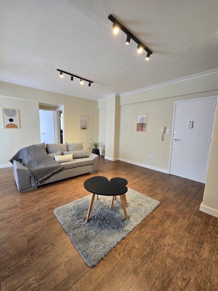 Belgrano 2350 - Departamento 2 ambientes con balcon a la calle, reciclado y amoblado