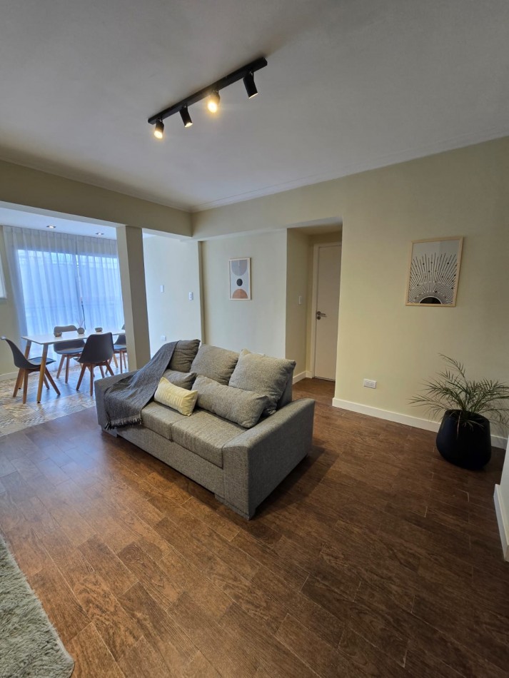 Belgrano 2350 - Departamento 2 ambientes con balcon a la calle, reciclado y amoblado