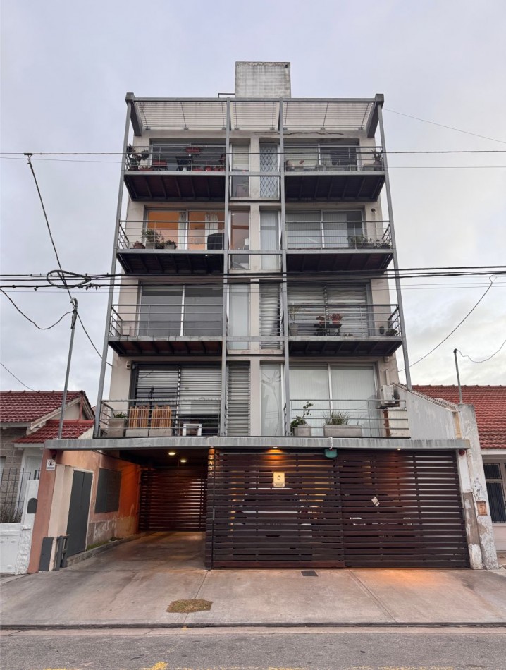 San Lorenzo 2434 - Impecable dep. tres ambientes con cochera 