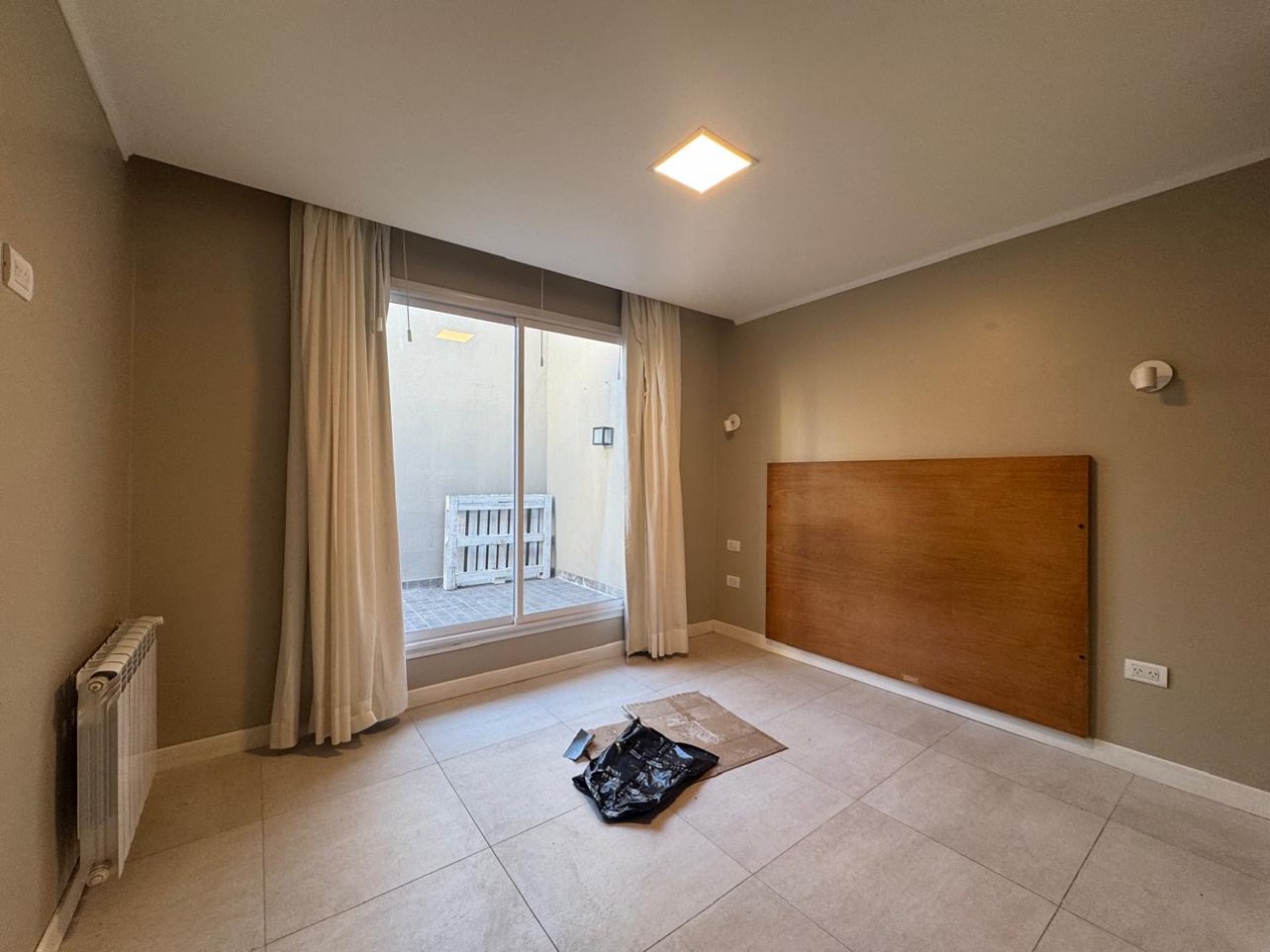 Alquiler - Alvarado 980 - Chalet 3 amb. con entrada de auto - reciclado! Vivienda o profesional
