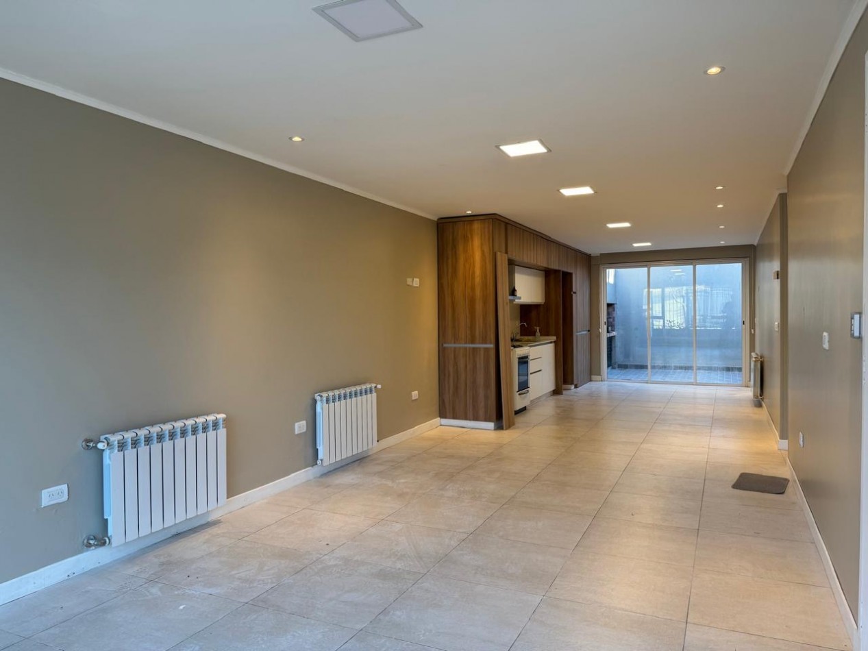 Alquiler - Alvarado 980 - Chalet 3 amb. con entrada de auto - reciclado! Vivienda o profesional