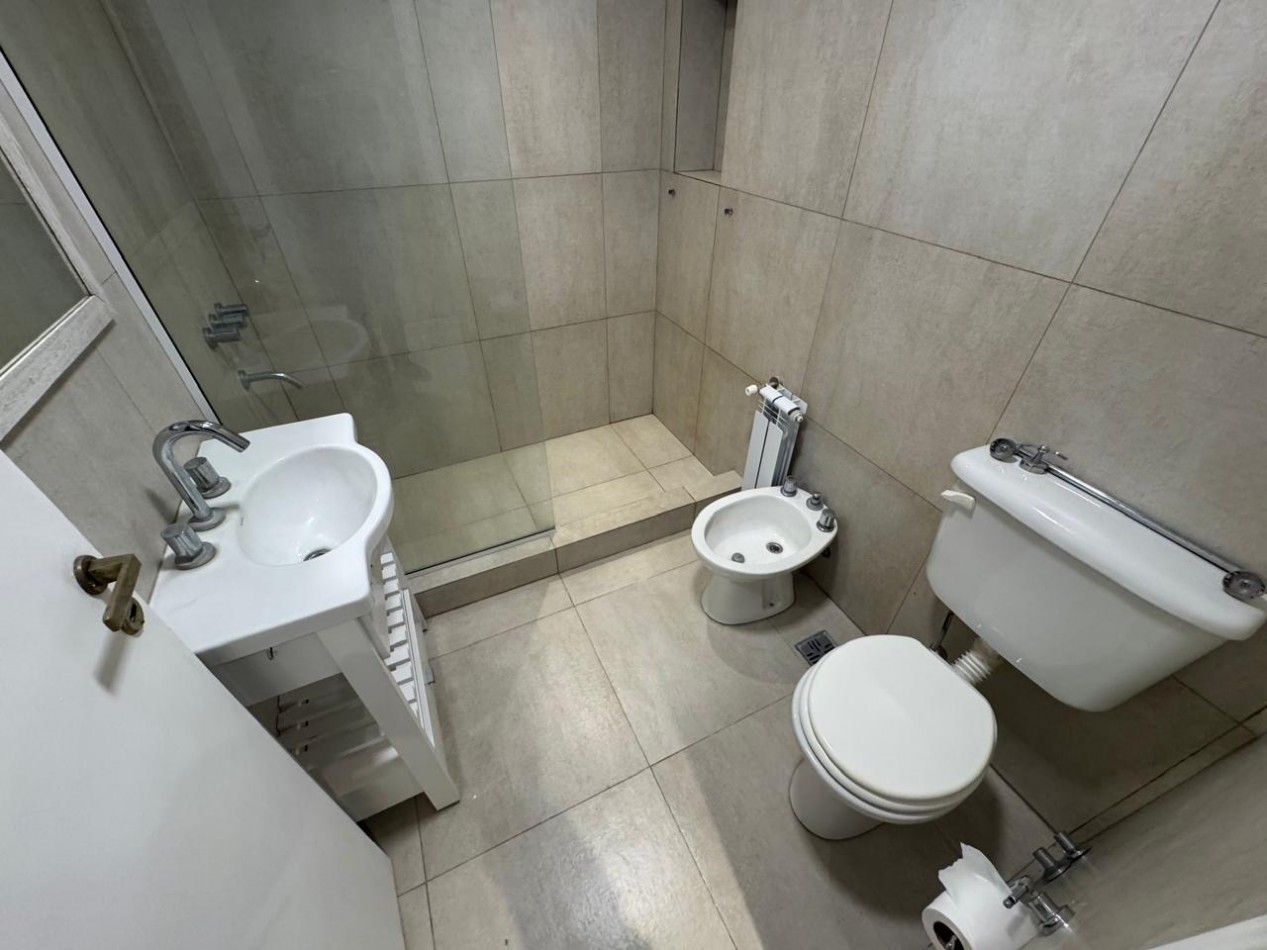 Alquiler - Alvarado 980 - Chalet 3 amb. con entrada de auto - reciclado! Vivienda o profesional