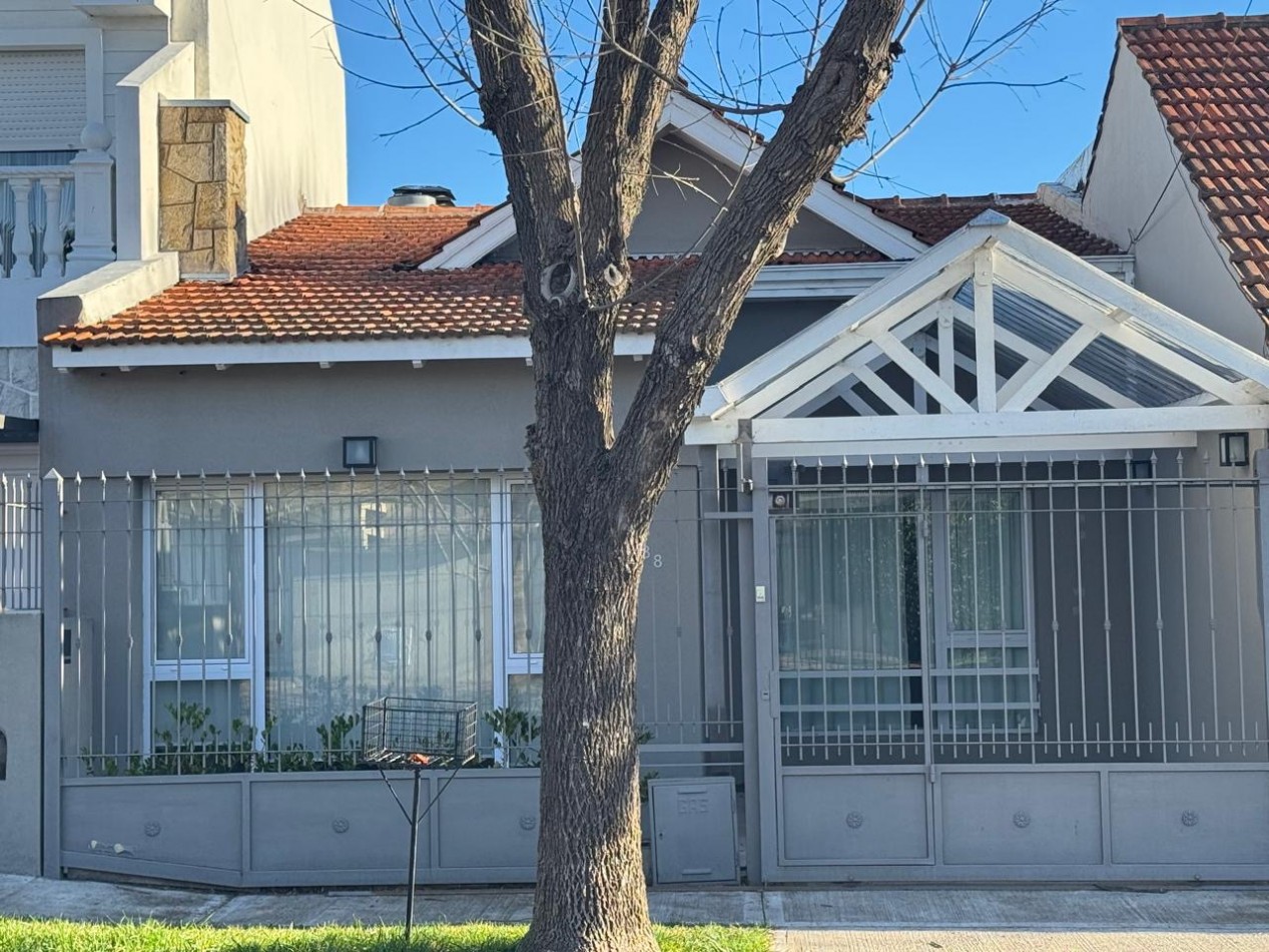 Alquiler - Alvarado 980 - Chalet 3 amb. con entrada de auto - reciclado! Vivienda o profesional