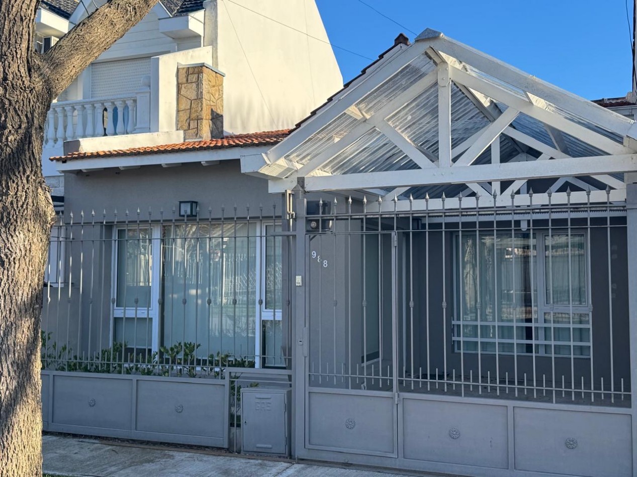 Alquiler - Alvarado 980 - Chalet 3 amb. con entrada de auto - reciclado! Vivienda o profesional