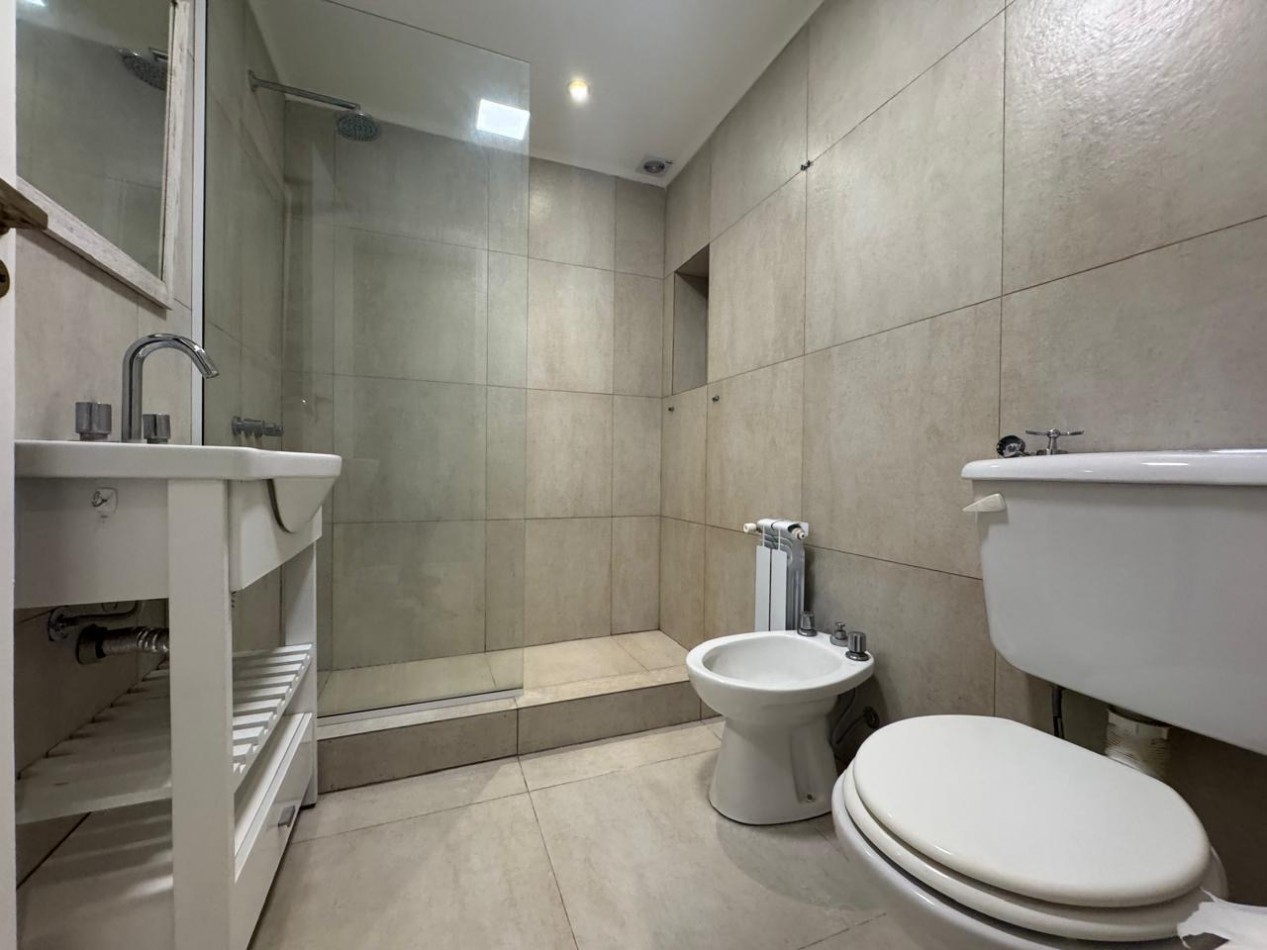 Alquiler - Alvarado 980 - Chalet 3 amb. con entrada de auto - reciclado! Vivienda o profesional