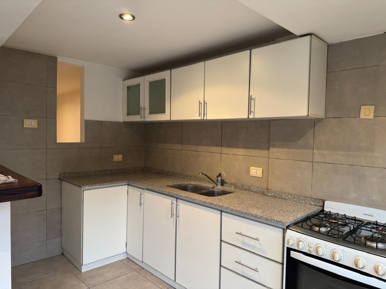 Zona Aldrey - Las Heras 2960 - Alquiler Ambiente y medio, dividido, con cochera