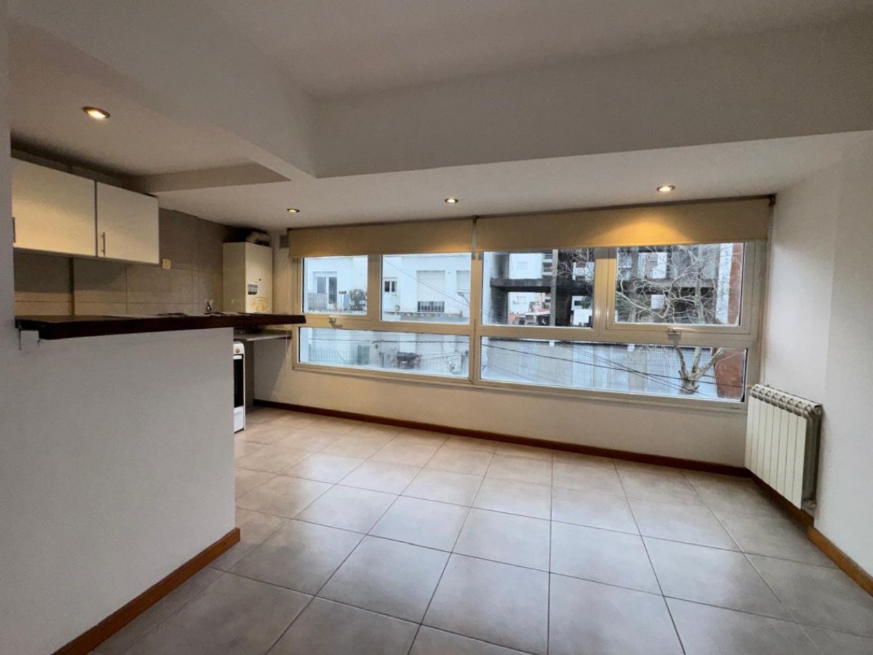 Zona Aldrey - Las Heras 2960 - Alquiler Ambiente y medio, dividido, con cochera