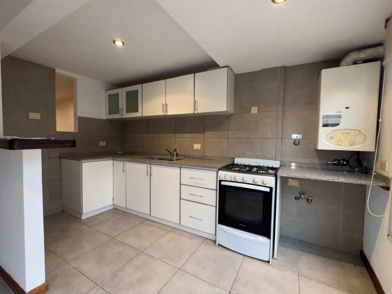 Zona Aldrey - Las Heras 2960 - Alquiler Ambiente y medio, dividido, con cochera