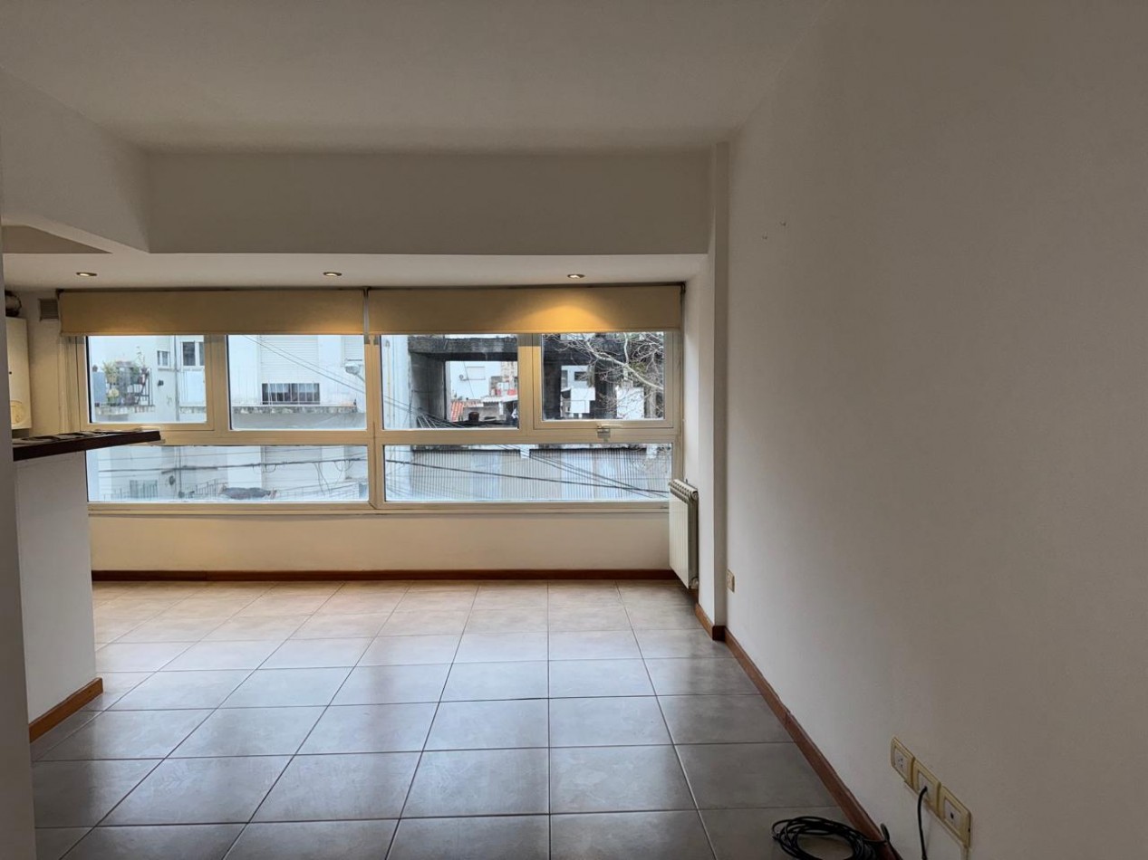 Zona Aldrey - Las Heras 2960 - Alquiler Ambiente y medio, dividido, con cochera