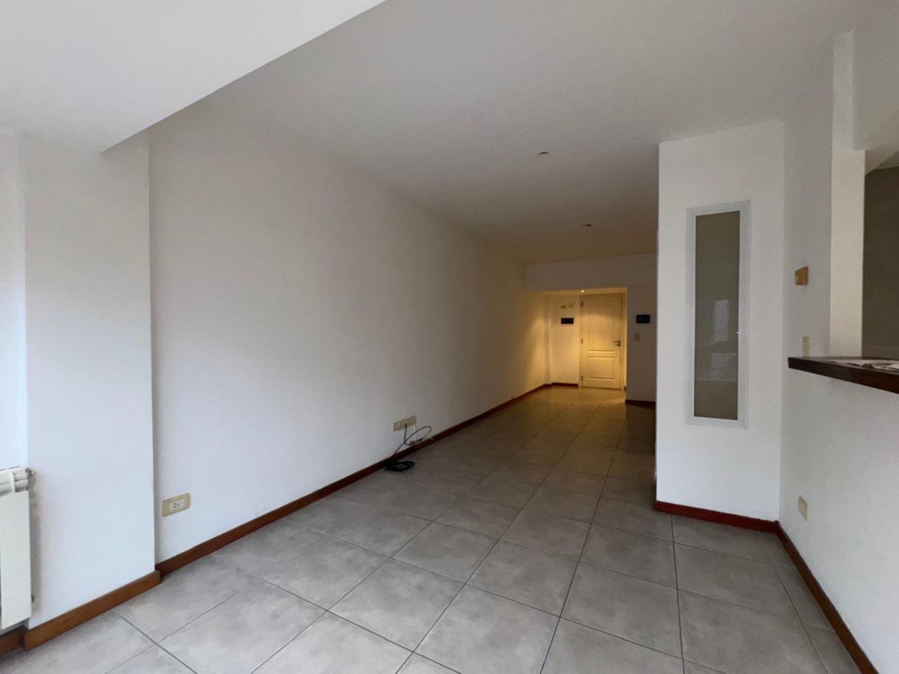 Zona Aldrey - Las Heras 2960 - Alquiler Ambiente y medio, dividido, con cochera