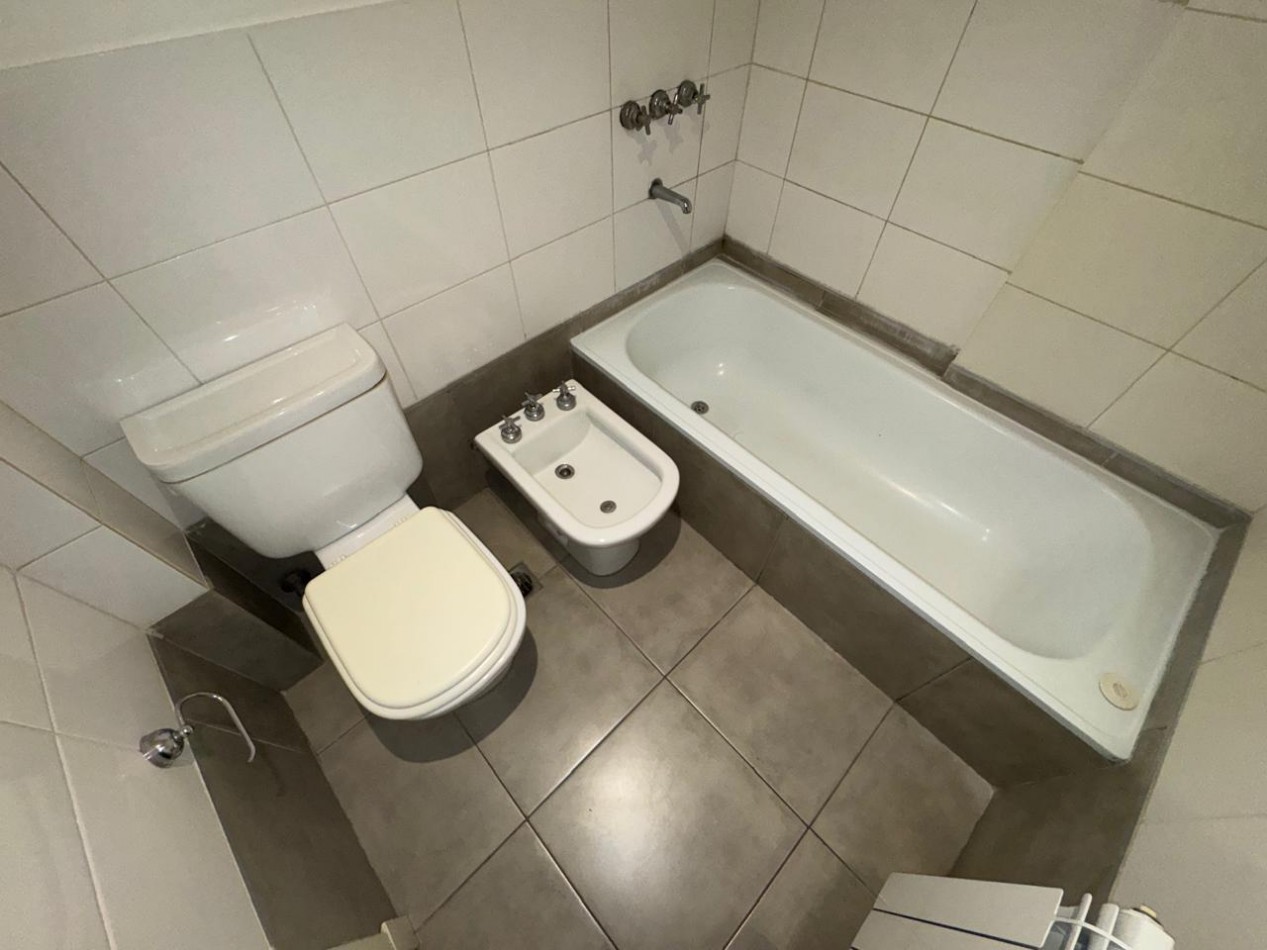 Zona Aldrey - Las Heras 2960 - Alquiler Ambiente y medio, dividido, con cochera