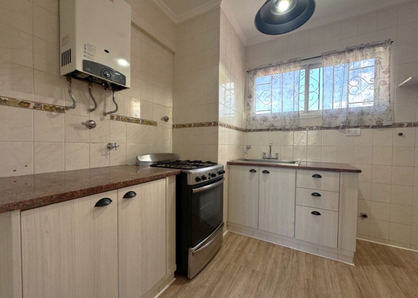Garay 2533 - Excelente Departamento de 3 ambientes reciclado con gran terraza propia