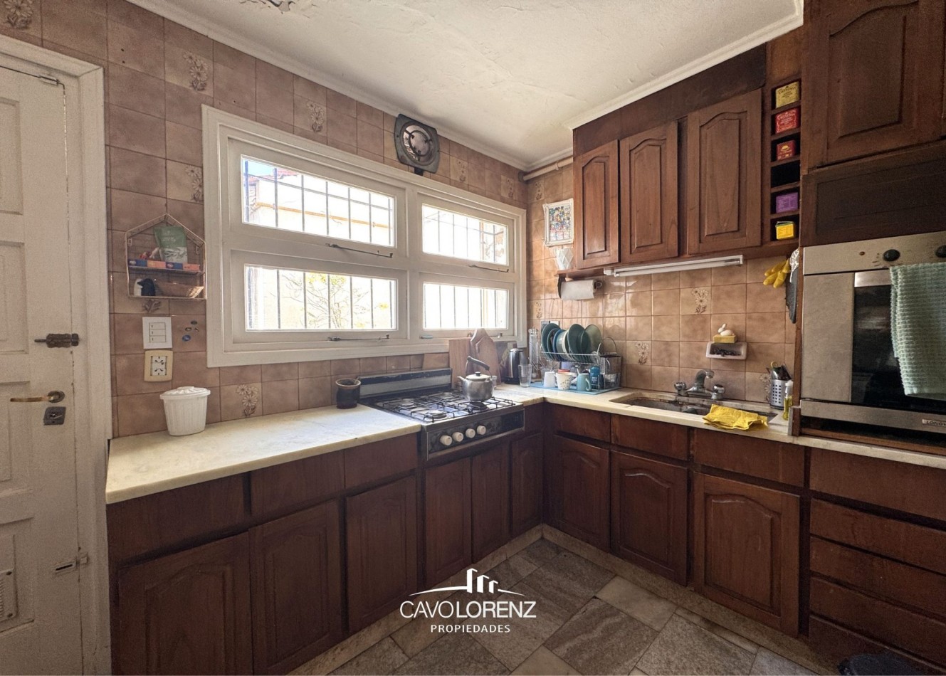 La Perla, Brandsen 3729 - Hermoso chalet de 4 ambientes con dependencia, parque, quincho y garaje