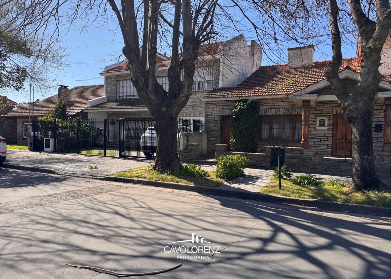 La Perla, Brandsen 3729 - Hermoso chalet de 4 ambientes con dependencia, parque, quincho y garaje
