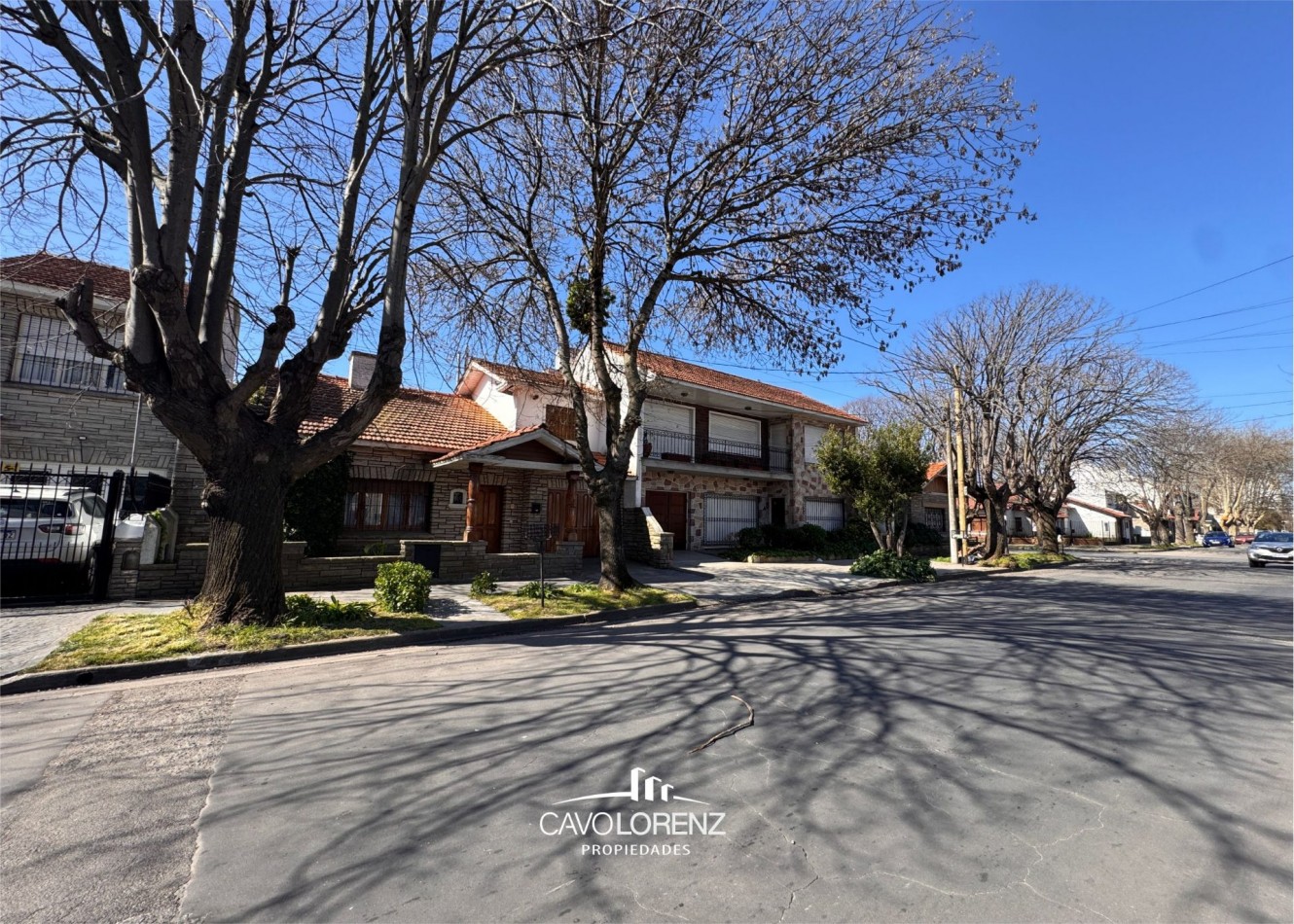 La Perla, Brandsen 3729 - Hermoso chalet de 4 ambientes con dependencia, parque, quincho y garaje