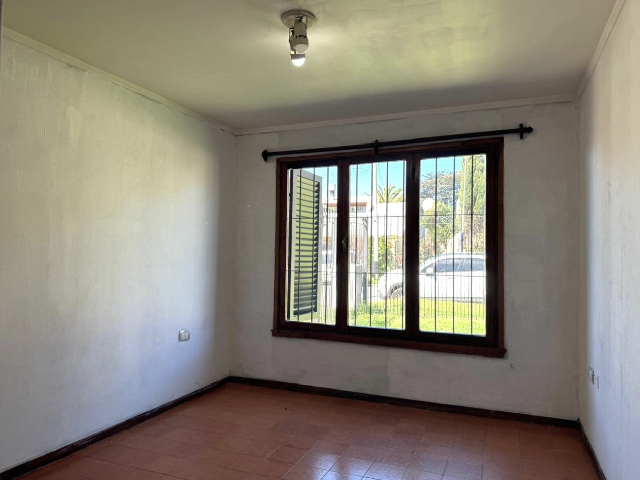 Alquiler - Benito Lynch 1609 - Hermoso PH de 2 amb. en esquina con garaje y patio