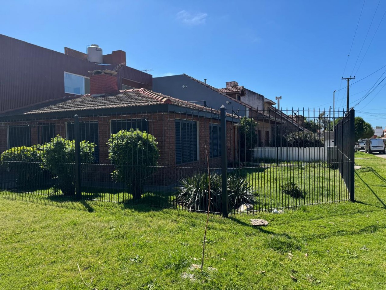 Alquiler - Benito Lynch 1609 - Hermoso PH de 2 amb. en esquina con garaje y patio