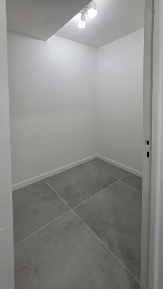 Entre Rios 2050 - Departamento 2 Amb. al Frente con dependencia y Balcon con vista lateral al mar 