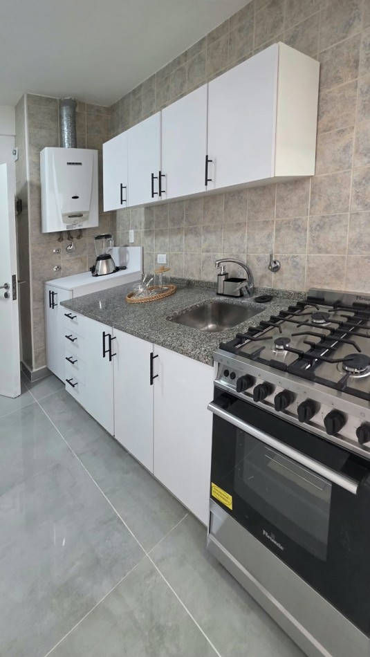 Entre Rios 2050 - Departamento 2 Amb. al Frente con dependencia y Balcon con vista lateral al mar 