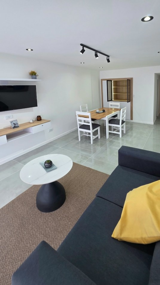 Entre Rios 2050 - Departamento 2 Amb. al Frente con dependencia y Balcon con vista lateral al mar 