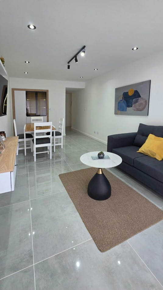 Entre Rios 2050 - Departamento 2 Amb. al Frente con dependencia y Balcon con vista lateral al mar 
