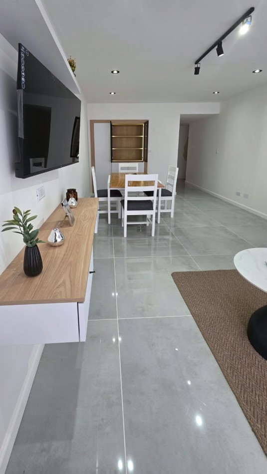 Entre Rios 2050 - Departamento 2 Amb. al Frente con dependencia y Balcon con vista lateral al mar 