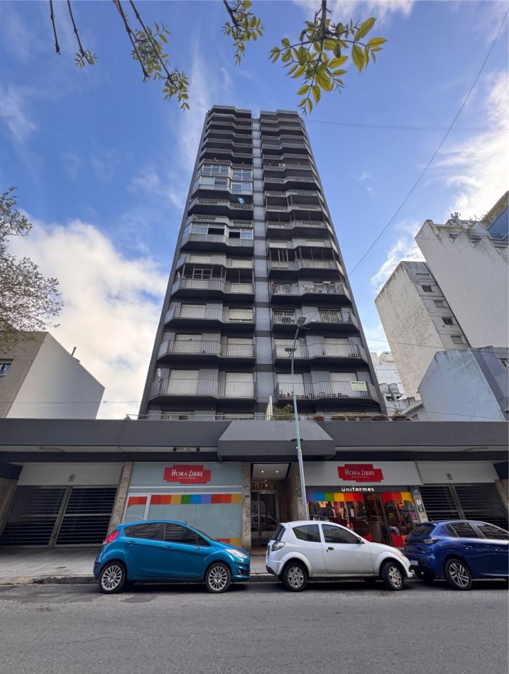 Zona Guemes - Gascon 1436 - Impecable departamento 2 ambientes con cochera, balcon y baulera totalmente reciclado