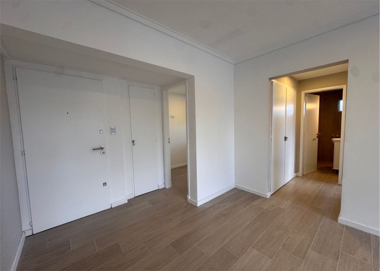 Zona Guemes - Gascon 1436 - Impecable departamento 2 ambientes con cochera, balcon y baulera totalmente reciclado