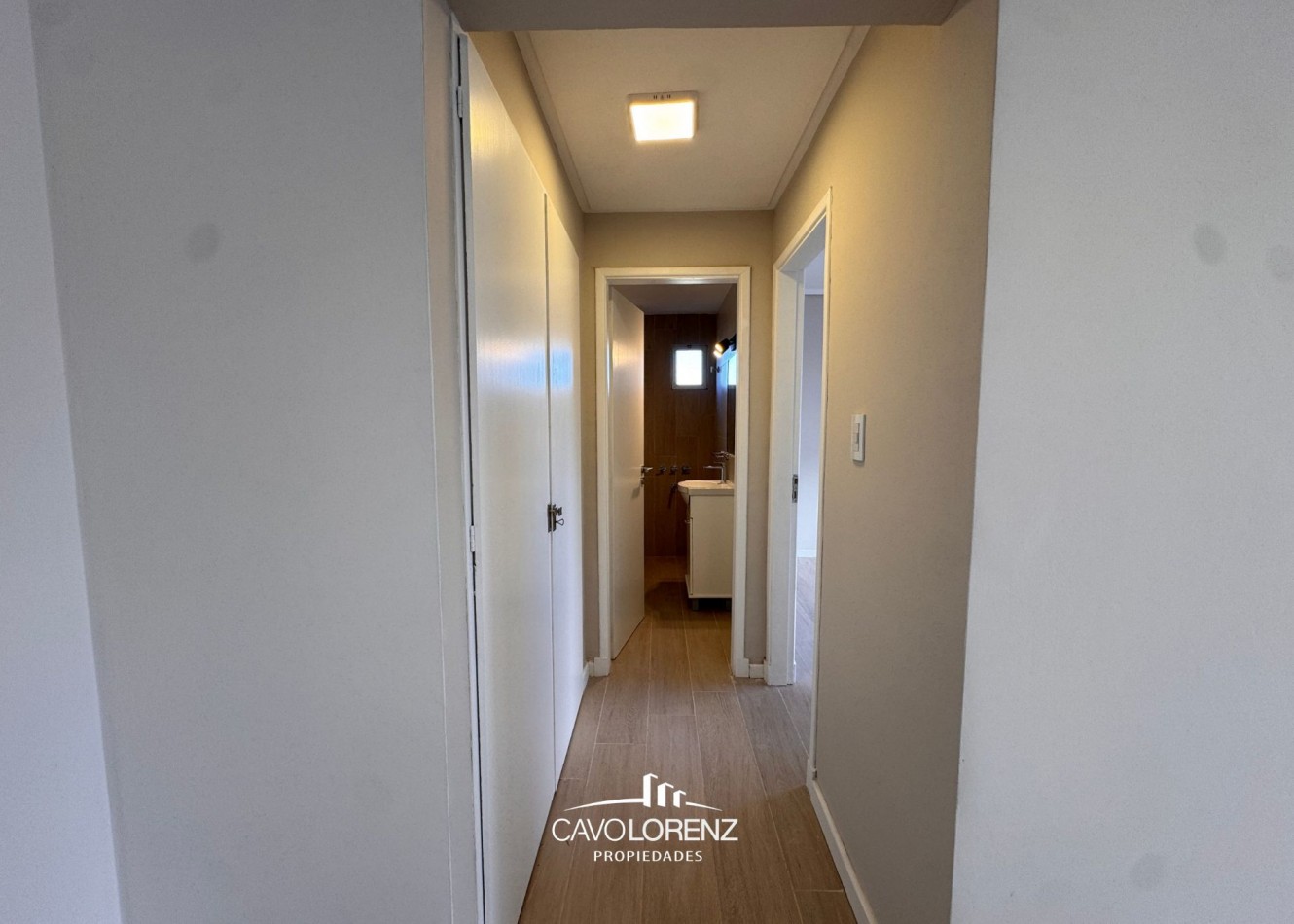 Zona Guemes - Gascon 1436 - Impecable departamento 2 ambientes con cochera, balcon y baulera totalmente reciclado