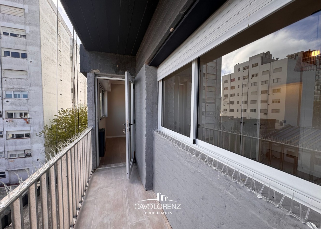 Zona Guemes - Gascon 1436 - Impecable departamento 2 ambientes con cochera, balcon y baulera totalmente reciclado