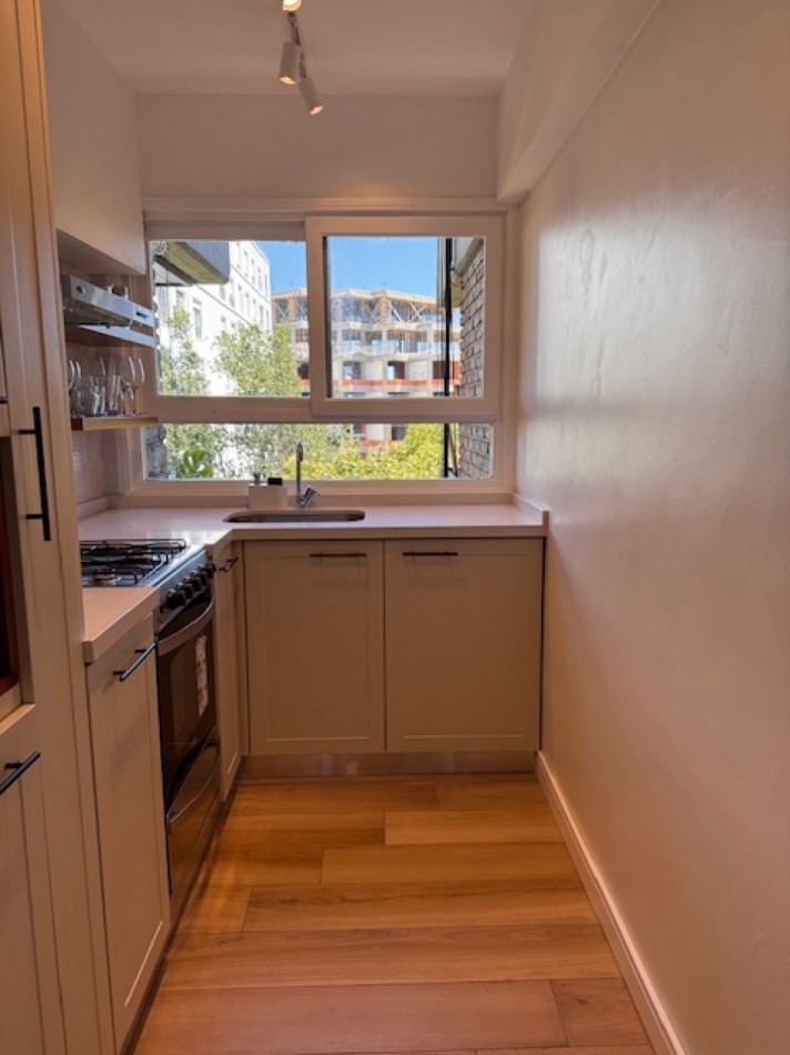 Playa Grande -Saavedra 279 - Alquiler temporario-Exclusivo Dpto 2 Amb.c/Cochera y balcon  a la calle  - SOLO P/ADULTOS