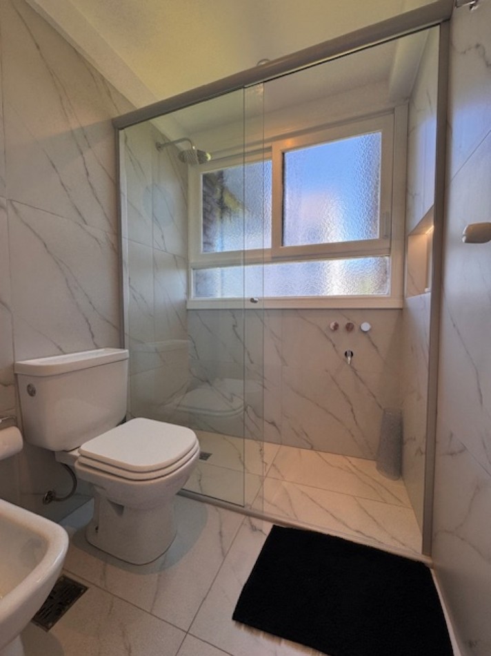 Playa Grande -Saavedra 279 - Alquiler temporario-Exclusivo Dpto 2 Amb.c/Cochera y balcon  a la calle  - SOLO P/ADULTOS