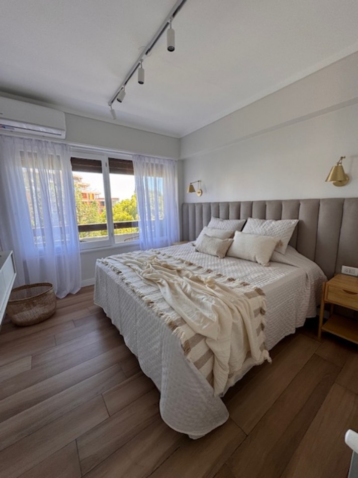 Playa Grande -Saavedra 279 - Alquiler temporario-Exclusivo Dpto 2 Amb.c/Cochera y balcon  a la calle  - SOLO P/ADULTOS