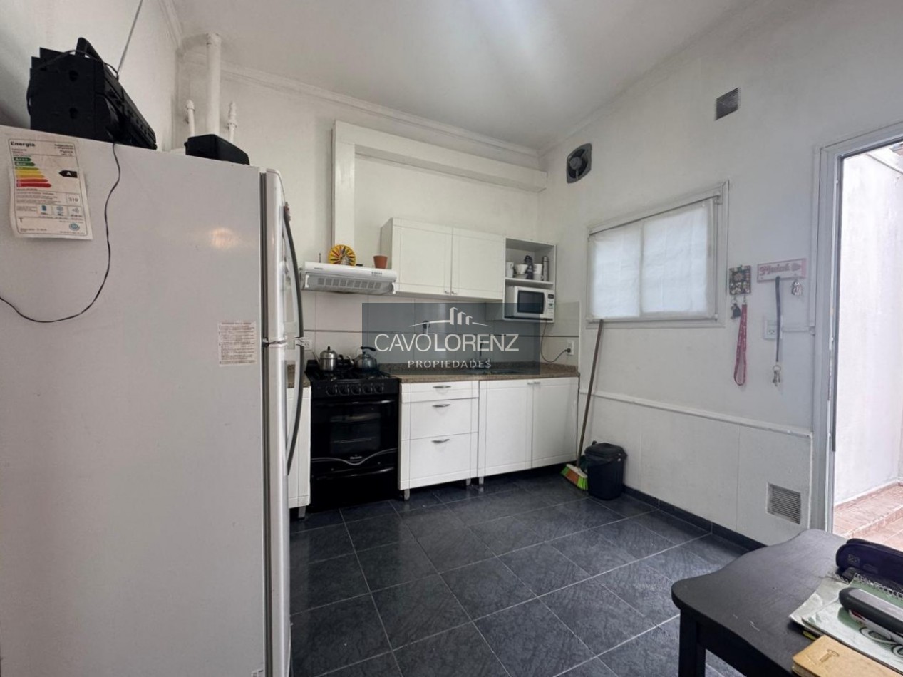 Alquiler -Victoriano montes 2584-  Local comercial mas vivienda de tres ambientes