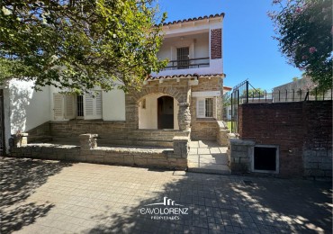 San Juan 2353 - Chalet de 4 ambientes con gran parque