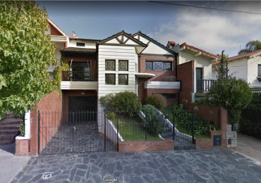 Alquiler - Viamonte 3431 - Excelente chalet de 4 ambientes con parque y garaje p/2 autos