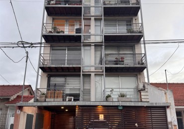 San Lorenzo 2434 - Impecable dep. tres ambientes con cochera 