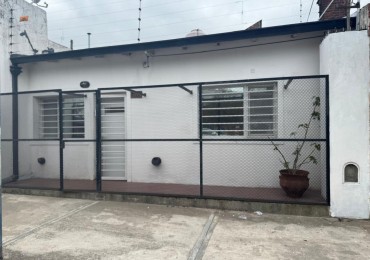 Alquiler - Victoriano Montes 2584 - Vivienda de 3 ambientes con patio en muy buen estado