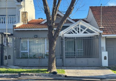 Alquiler - Alvarado 980 - Chalet 3 amb. con entrada de auto - reciclado! Vivienda o profesional