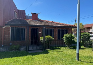 Alquiler - Benito Lynch 1609 - Hermoso PH de 2 amb. en esquina con garaje y patio